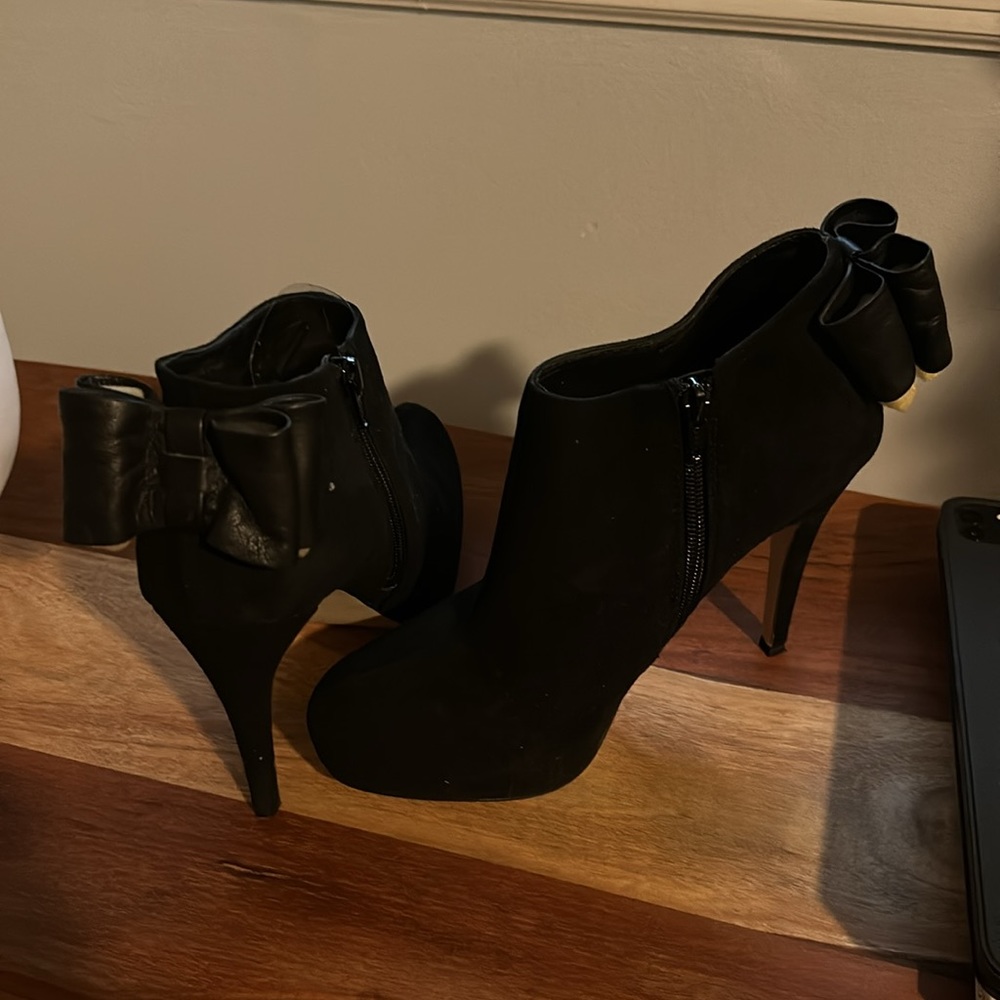 Worn 1x For An Event. - image 2